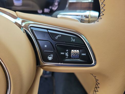 Used 2025 Bentley Flying Spur Plug-In Hybrid AWD/4WD image 60