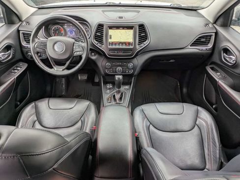 Used 2019 Jeep Cherokee Trailhawk AWD/4WD image 15