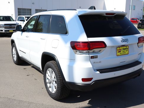 Used 2022 Jeep Grand Cherokee Laredo E AWD/4WD image 5