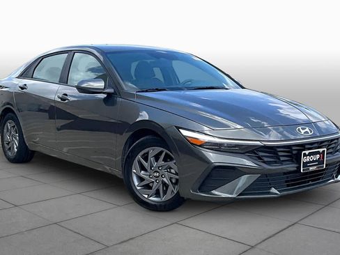 Certified 2024 Hyundai Elantra SEL FWD image 3