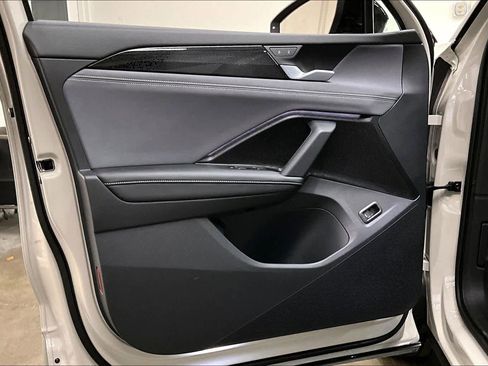 New 2026 Volkswagen Tiguan SE R-Line image 24