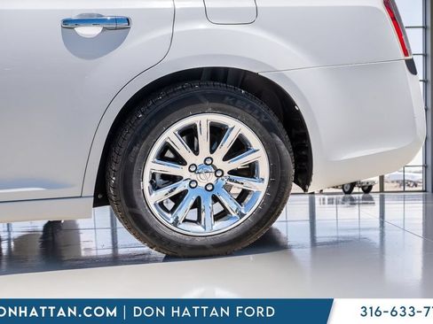 Used 2014 Chrysler 300 C RWD image 40