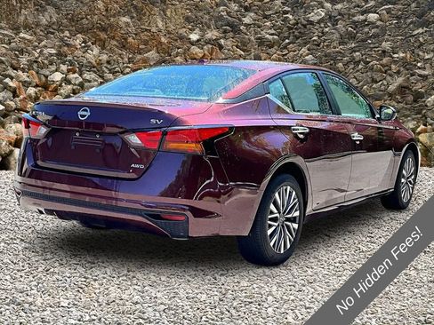 Used 2024 Nissan Altima 2.5 SV AWD/4WD image 2