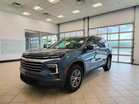 Used 2026 Chevrolet Traverse LT AWD/4WD image 7