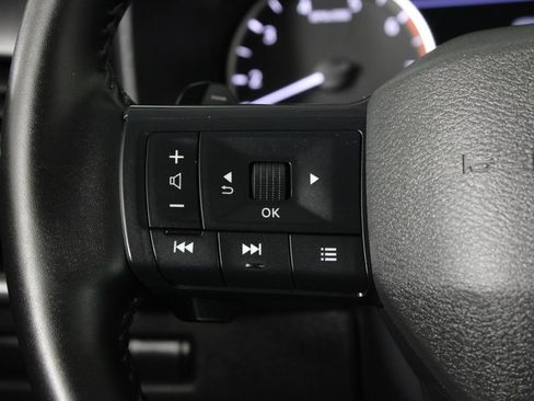 Certified 2025 Nissan Rogue SV image 27