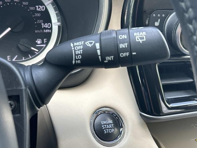 Used 2023 Toyota Highlander XLE AWD/4WD image 33