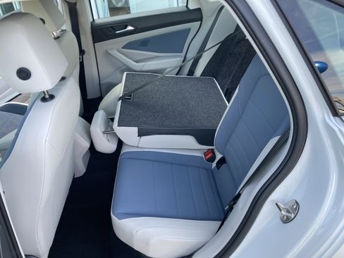 Certified 2025 Volkswagen Jetta SE image 11