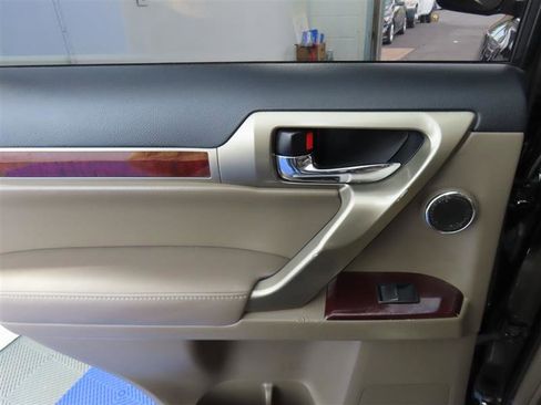 Used 2018 Lexus GX 460 Luxury image 32