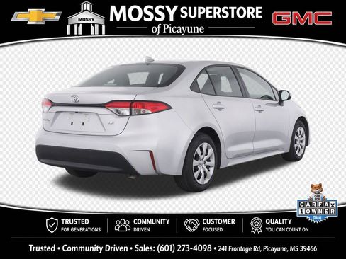 Used 2025 Toyota Corolla LE FWD image 4