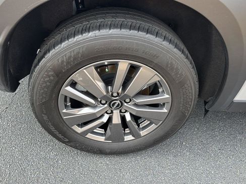 Used 2025 Nissan Pathfinder SV image 34