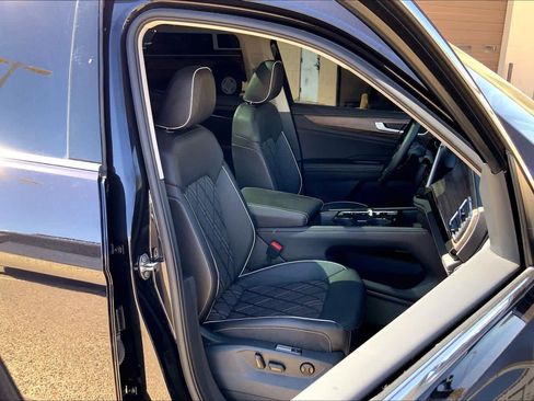 Used 2025 Volkswagen Atlas SEL Premium R-Line image 9