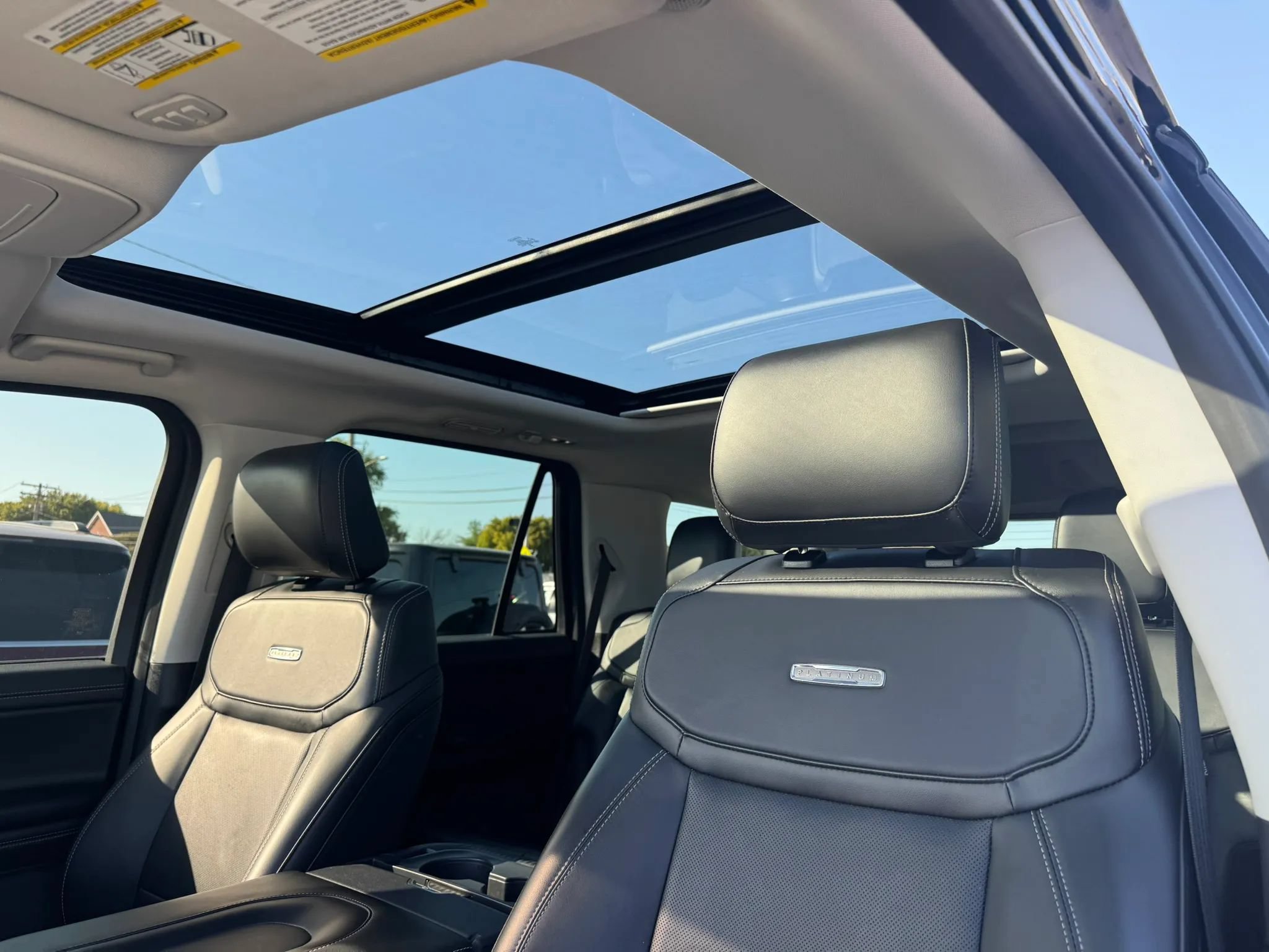 Used 2025 Ford Expedition Platinum AWD/4WD image 4
