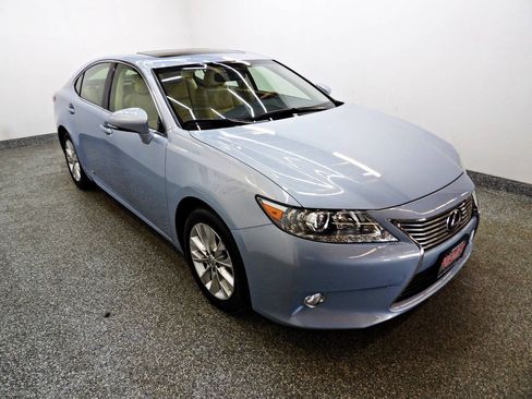 Used 2013 Lexus ES 300h w/ Luxury Pkg FWD image 3