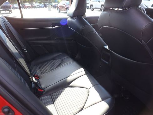 Used 2019 Toyota Camry SE FWD image 18