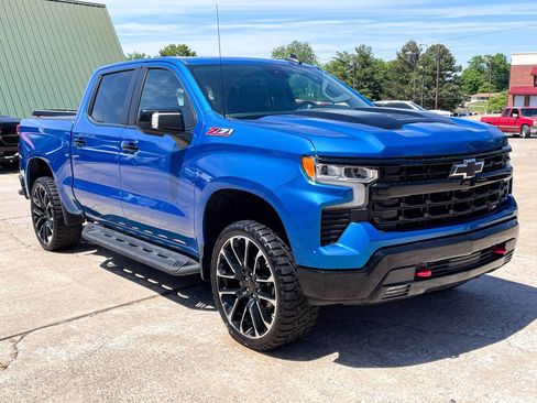 Used 2022 Chevrolet Silverado 1500 LT Trail Boss w/ LT Trail Boss Premium Package AWD/4WD image 2