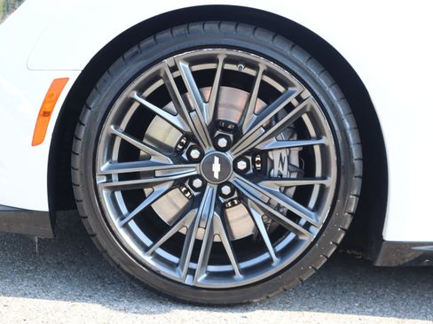 Used 2019 Chevrolet Camaro ZL1 RWD image 11