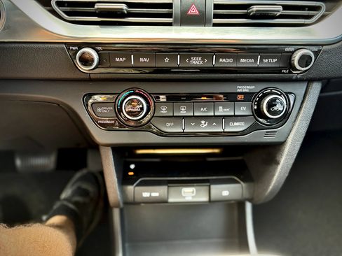 Used 2022 Kia Niro EX Premium FWD image 55