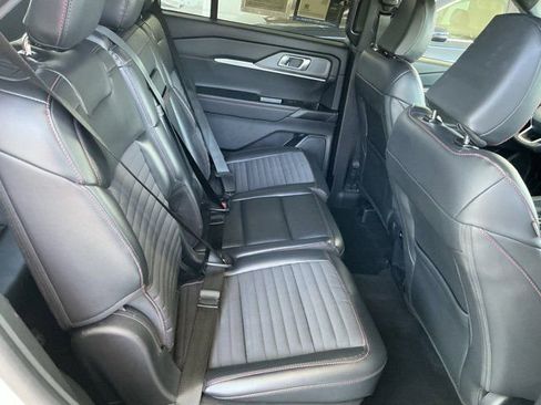 Used 2025 Ford Explorer ST-Line w/ ST-Line Street Pack AWD/4WD image 21