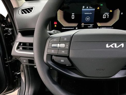 Used 2025 Kia K4 FWD image 11