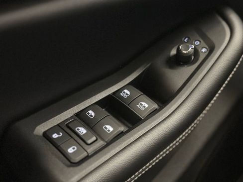 Used 2023 Jeep Grand Cherokee L Laredo image 29