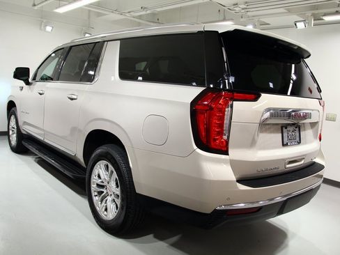 Used 2021 GMC Yukon XL SLT w/ SLT Luxury Plus Package image 13