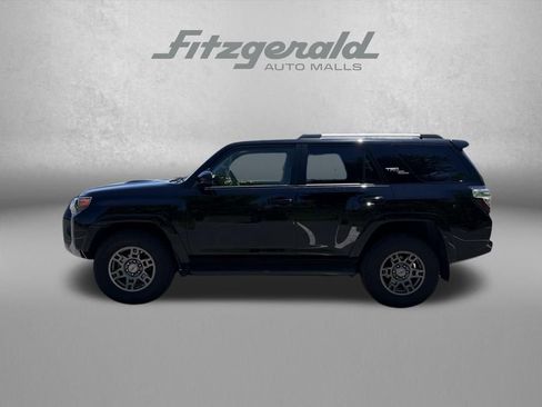 Used 2018 Toyota 4Runner TRD Off-Road w/ TRD Performance Package AWD/4WD image 4