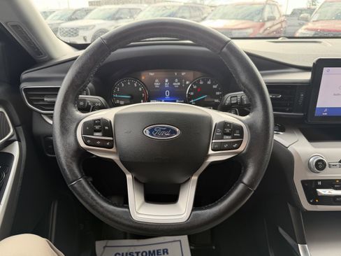 Used 2020 Ford Explorer XLT w/ Equipment Group 202A image 9