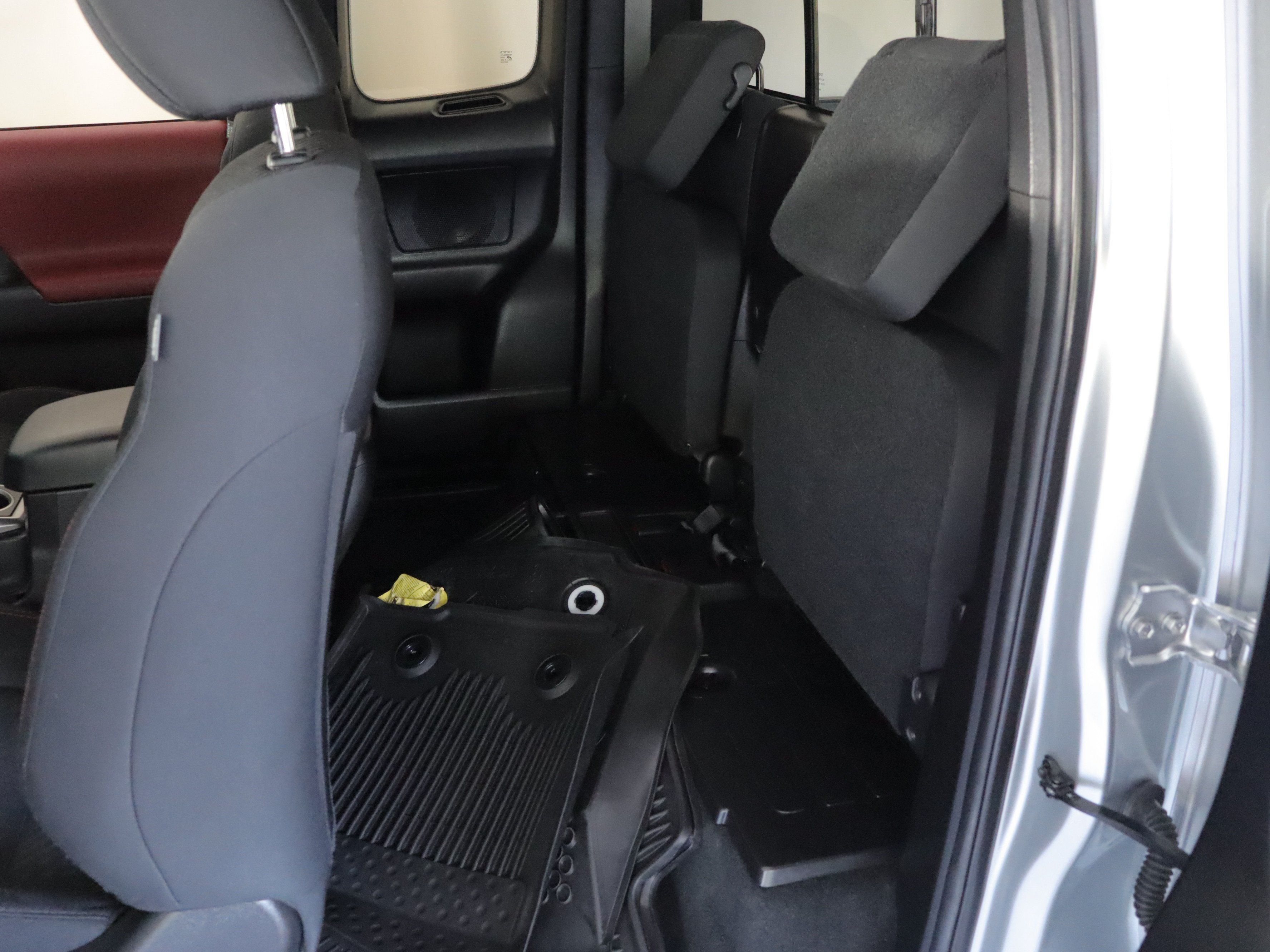 Used 2022 Toyota Tacoma SR5 AWD/4WD image 9