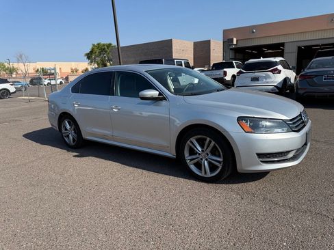 Used 2014 Volkswagen Passat 2.5 SE FWD image 3