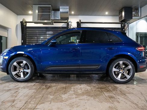 Certified 2025 Porsche Macan AWD/4WD image 2