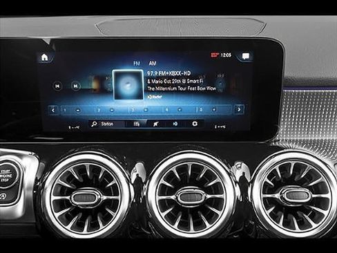 Used 2023 Mercedes-Benz GLB 250 4MATIC image 96