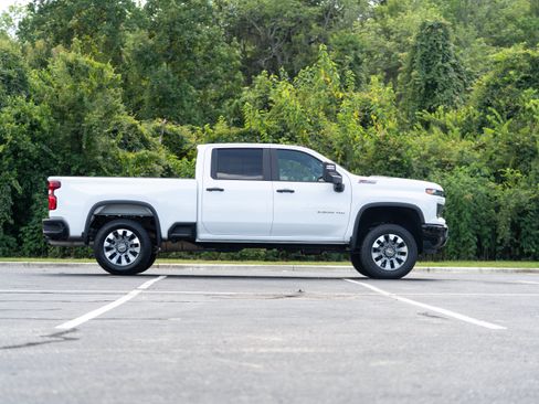 Used 2025 Chevrolet Silverado 2500 Custom w/ Z71 Off-Road Package AWD/4WD image 5