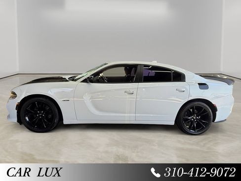 Used 2018 Dodge Charger R/T w/ Blacktop Package RWD image 2