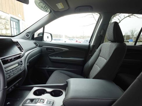 Used 2025 Honda Ridgeline Sport image 13