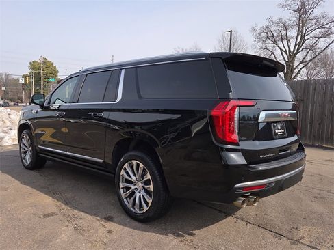 Used 2021 GMC Yukon XL Denali w/ Denali Premium Package image 3