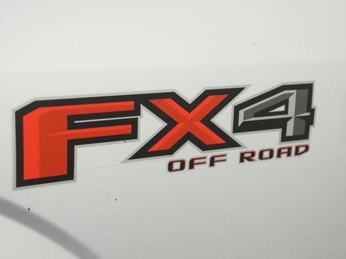 Used 2015 Ford F150 Platinum w/ Equipment Group 701A Luxury image 3