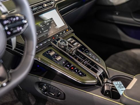 Used 2026 Aston Martin V8 Vantage Coupe RWD image 19