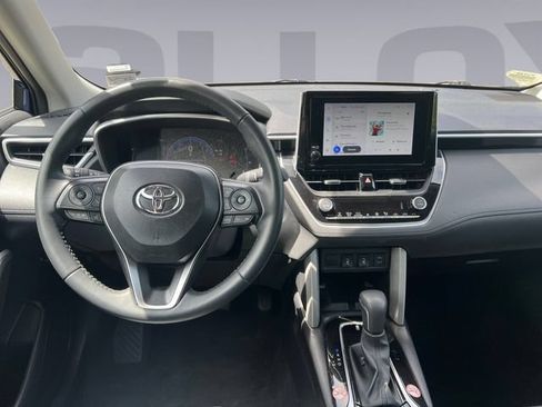 Used 2025 Toyota Corolla Cross XLE AWD/4WD image 12