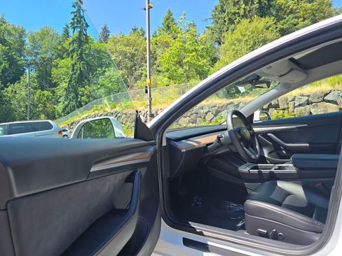 Used 2021 Tesla Model 3 Standard Range Plus RWD image 17