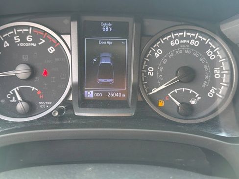Used 2021 Toyota Tacoma TRD Sport AWD/4WD image 32