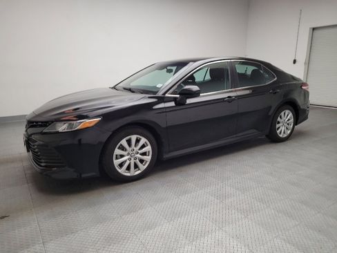 Used 2018 Toyota Camry LE image 2
