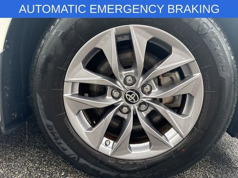 Used 2021 Toyota Sienna XLE image 7