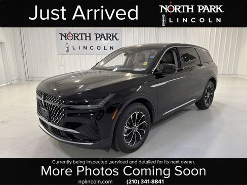 Used 2025 Lincoln Nautilus Premier image 1