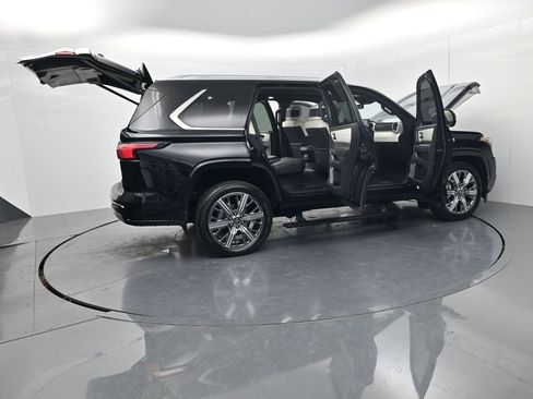 Used 2025 Toyota Sequoia Capstone AWD/4WD image 69