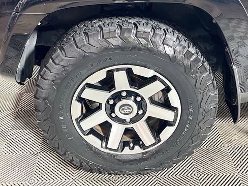 Certified 2018 Toyota 4Runner TRD Off-Road Premium AWD/4WD image 28