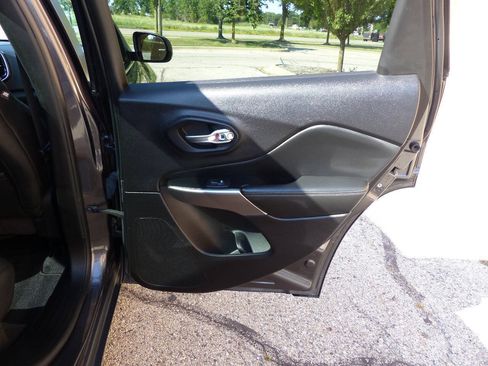 Used 2021 Jeep Cherokee Limited AWD/4WD image 45