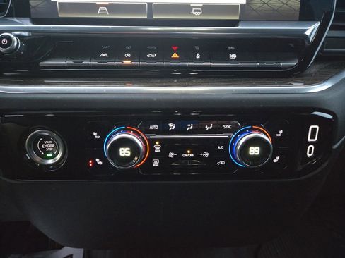 Used 2024 GMC Sierra 1500 Elevation image 25