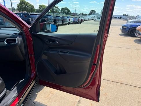 Used 2020 Chevrolet Equinox LT w/ Driver Convenience Package AWD/4WD image 32
