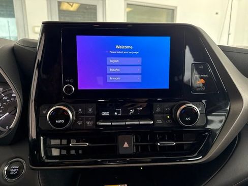 Used 2023 Toyota Highlander XLE FWD image 24