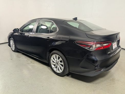 Used 2021 Toyota Camry LE FWD image 5